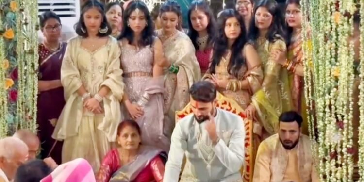 टीम इंडिया के गेंदबाज आकाश दीप की शादी की रस्में शुरू… धूमधाम से हुआ तिलक समारोह, दुल्हन की तरह सजा पूरा गांव