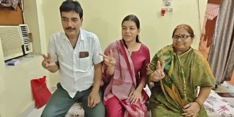 पिता चलाते हैं किराना दुकान, बेटी बनी DSP, जया के संघर्ष की कहानी