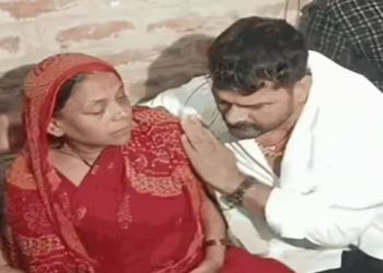 ‘गरीबों की मदद करने वाला अपराधी नहीं हो सकता’, भरत तिवारी के घर पहुंचे खेसारी यादव