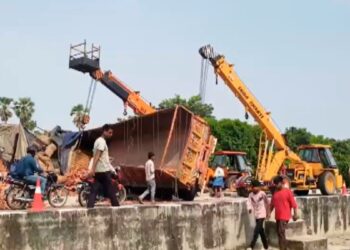 बिहार: नींद का एक पल, मौत का सफर बन गया, मोतिहारी में दो ट्रकों की टक्कर में एक की मौत