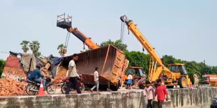 बिहार: नींद का एक पल, मौत का सफर बन गया, मोतिहारी में दो ट्रकों की टक्कर में एक की मौत