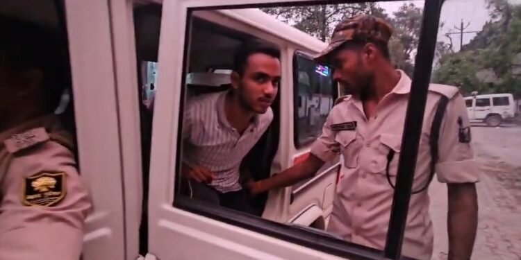 सिपाही बनकर पुलिस लाइन में रह रहा था कटिहार का सुशील, पास में मिला फर्जी आईकार्ड