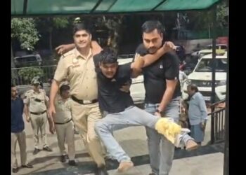 ‘मर गया… मर गया! दिल्ली रेप के आरोपी को एनकाउंटर में लगी गोली, पुलिस के कंधे पर पहुंचा अस्पताल