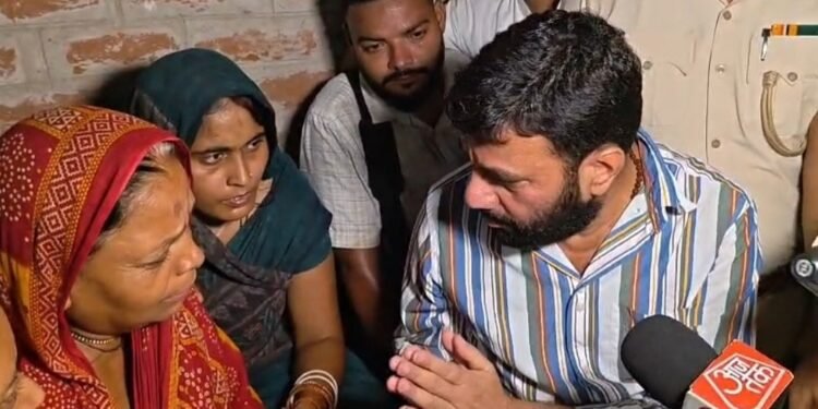 भरत तिवारी के परिवार से मिले गोपालगंज के JDU विधायक पप्पू पांडेय, मदद का दिया भरोसा