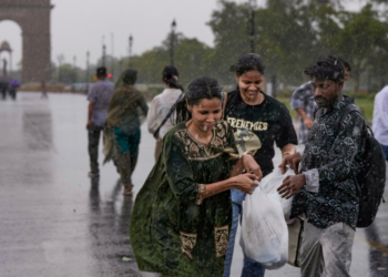 Delhi Monsoon: आंधी-बारिश के बावजूद दिल्ली में मॉनसून दूर, लगातार बढ़ रहा इंतजार