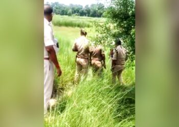 बिहार: प्रेम प्रसंग में खौफनाक हत्या, प्राइवेट पार्ट काटकर पेड़ से लटकाया शव