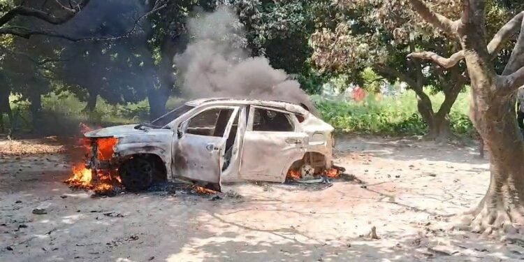 3 लाख के लेनदेन, कार में बंद युवक और जिंदा जलाने की कोशिश… धू-धू कर जल उठी गाड़ी