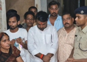भरत तिवारी एनकाउंटर: 8 दिन बाद पीड़ित परिवार से मिले भोजपुर SP, सुरक्षा का दिया भरोसा