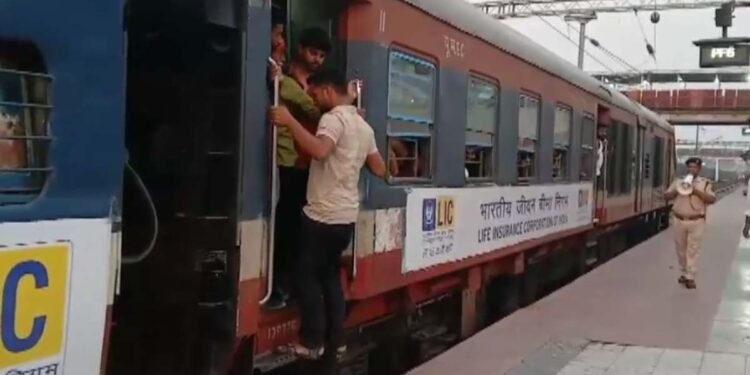बिहार: पुलिस भर्ती परीक्षा देने वालों के लिए गुडन्यूज! आज चलेंगी ये 8 एग्जाम स्पेशल ट्रेनें, देखें रूट