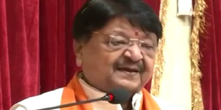 ‘सरकार आते ही सब संघ के हो गए…’, अफसरों के ‘RSS प्रेम’ पर कैलाश विजयवर्गीय का बड़ा कटाक्ष; अच्छे इंसानों की कमी पर जताई चिंता