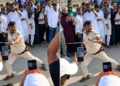 मुहर्रम में वर्दी पहनकर तलवार लहराने वाले पुलिसकर्मी को शो-कॉज नोटिस