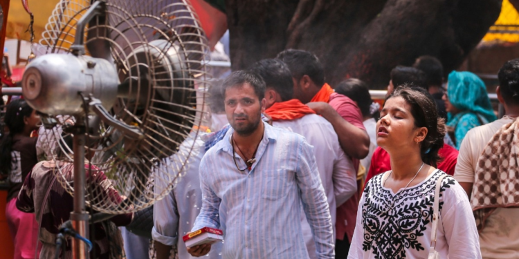 पारा 41 तो क्यों लग रहा 51 डिग्री जैसा? अरब सागर की हवाओं ने दिल्ली को बनाया भट्टी, जानिए कब होगी झमाझम बारिश