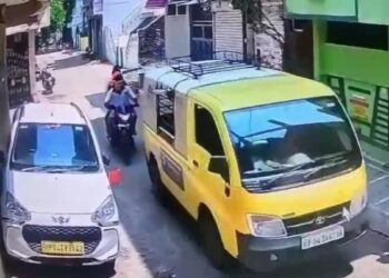 भोपाल: बच्चों से भरी स्कूल वैन को बदमाशों ने रोका, फिर ड्राइवर पर तलवार-चाकू से किया हमला