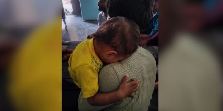 सर्दी हुई तो डेढ़ साल के मासूम को अस्पताल ले गया परिवार, इलाज के बाद चली गई आंखों की रोशनी