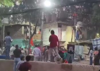 ‘पाकिस्तान का झंडा’ कहकर मचा बवाल, पुलिस ने कहा- धार्मिक ध्वज था… फिर हनुमान चालीसा के दौरान क्या हुआ?