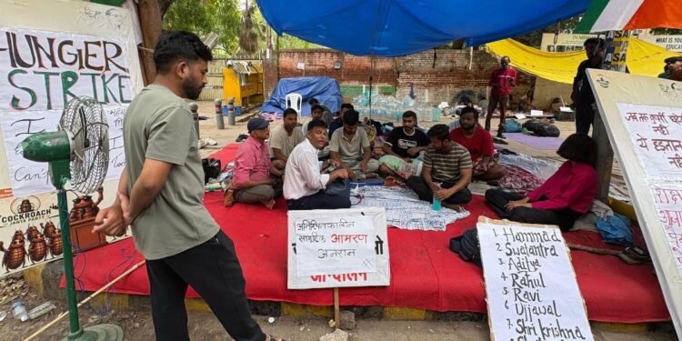 CJP प्रोटेस्ट का 12वां दिन: सोनम वांगचुक की भूख हड़ताल जारी, छात्र की हालत बिगड़ी