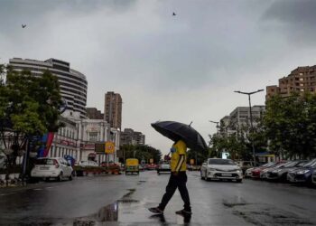 Delhi Weather: दिल्ली में हो गई मॉनसून की एंट्री, सुबह-सुबह झमाझम बारिश, गर्मी से मिली राहत