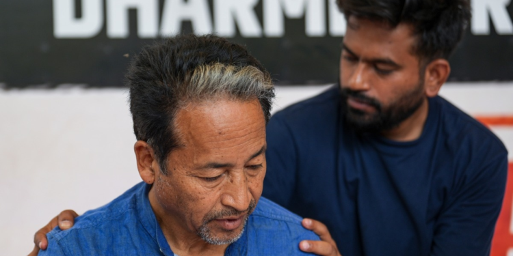 जंतर-मंतर पर CJP के आंदोलन का 15वां दिन: ‘धर्मेंद्र प्रधान पीएम मोदी के लिए इतने जरूरी क्यों?’, सोनम वांगचुक की गिरती सेहत के बीच बोले अभिजीत दिपके