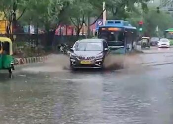 मॉनसून की पहली भारी बारिश में राजधानी बेहाल, दिल्ली-द्वारका एक्सप्रेस-वे बंद, तुगलकाबाद समेत कई जगहों पर जलभराव