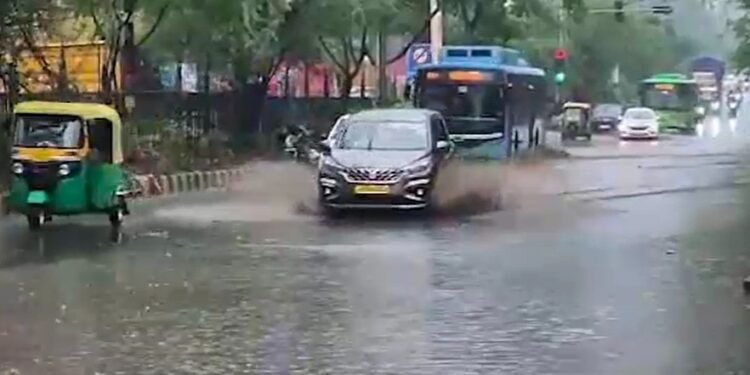 मॉनसून की पहली भारी बारिश में राजधानी बेहाल, दिल्ली-द्वारका एक्सप्रेस-वे बंद, तुगलकाबाद समेत कई जगहों पर जलभराव