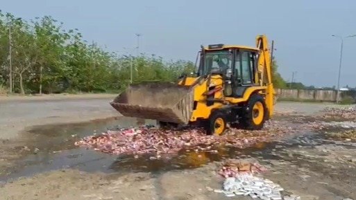 Bihar: 179 मामलों में जब्त शराब शराब पर चला बुलडोजर, 14 हजार 500 लीटर एल्कोहॉल नष्ट