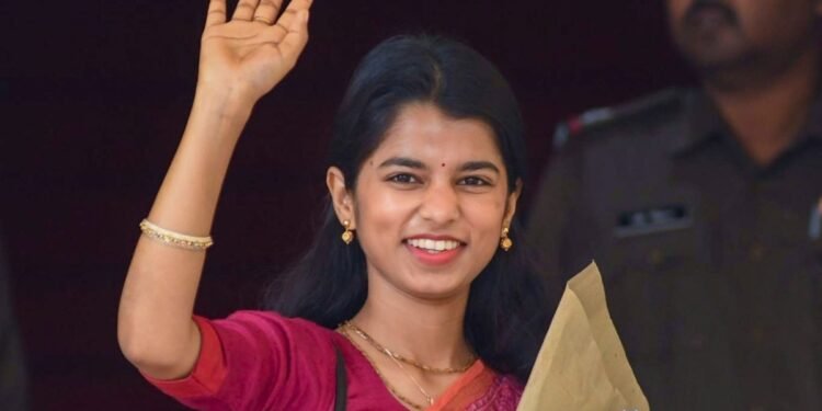 ‘खच्चर, बुड़बक हो…’, किसपर भड़कीं MLA मैथिली ठाकुर, ऑडियो वायरल