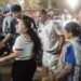 Delhi: प्रीत विहार में पुलिस के सामने डंडे से फोड़ा सिर, रोड रेज का खौफनाक वीडियो वायरल
