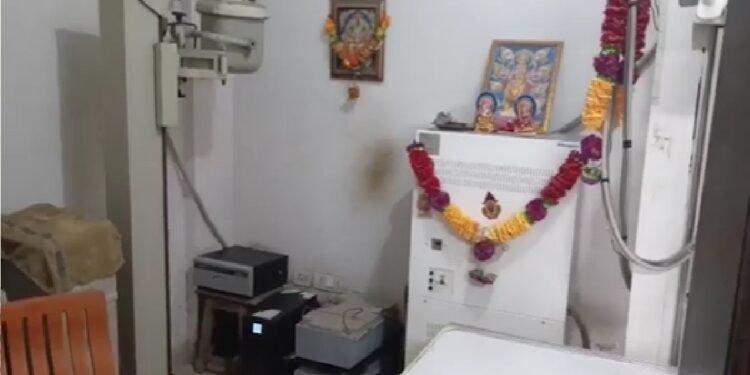 अस्पताल के X-Ray रूम का अश्लील वीडियो, इलाज के बदले महिला के शोषण के आरोप