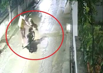 संकरी गली में सामने से आ झपटा तेंदुआ… डिलीवरी बॉय ने पटकी बाइक और लगा दी दौड़… हमले का Shocking Video
