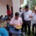 थाली मांगी, बच्चों के बीच बैठकर खाया मिड-डे मील… कटिहार DM का अनोखा निरीक्षण