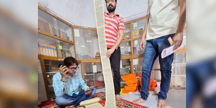 टीकमगढ़ में मिला 10 फीट लंबा ‘जम्बूद्वीप’ का नक्शा… MP के कोने-कोने से निकल रहीं सदियों पुरानी पांडुलिपियां, बुरहानपुर में मिला 220 साल पुराना ग्रंथ