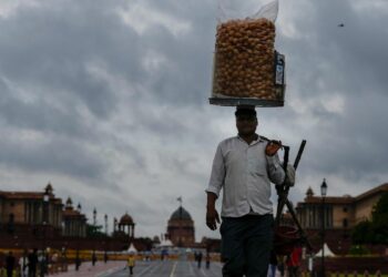 दिल्ली: 3 साल में सबसे ज्यादा साफ हवा! बारिश के अलर्ट के बीच AQI में सुधार