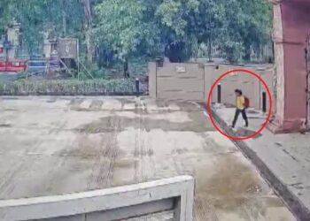टीचर से बोला झूठ, बस में बैठी और फिर…ऐसे मिली एयरफोर्स अफसर की लापता बेटी 