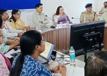 मीटिंग से बार-बार वॉशरूम भाग रहे थे अधिकारी… कमिश्नर साहब ने सबका करा दिया शुगर टेस्ट, 16 निकले शिकार