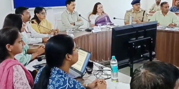 मीटिंग से बार-बार वॉशरूम भाग रहे थे अधिकारी… कमिश्नर साहब ने सबका करा दिया शुगर टेस्ट, 16 निकले शिकार