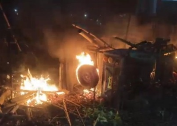 दूध लेकर घर लौट रही मासूम पर कुदाल से ताबड़तोड़ हमला, मौके पर मौत, ग्रामीणों ने आरोपी के घर में लगाई आग