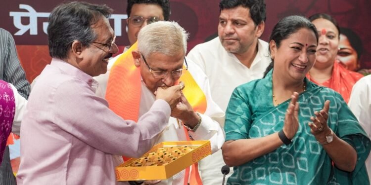 AAP से टूटकर बनी पार्टी के पार्षद BJP में शामिल, MCD में बड़ा फेरबदल