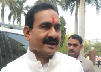 ‘पार्टी ने धोखा किया’, नरोत्तम मिश्रा के समर्थकों का प्रदर्शन, टिकट बदलने की उठी मांग