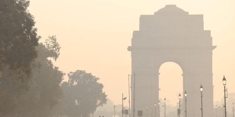 दिल्ली में गर्मी और प्रदूषण की दोहरी मार, 85 दिनों में सबसे खराब स्तर पर पहुंचा AQI