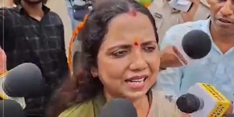 तेज प्रताप की पार्टी की कैंडिडेट वीणा मानवी गिरफ्तार, बांकीपुर में नामांकन के वक्त हाई वोल्टेज ड्रामा