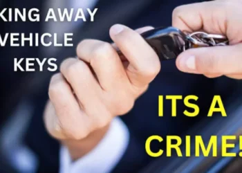 क्या ट्रैफिक पुलिस आपकी कार की चाबी निकाल सकती है? 90% लोग नहीं जानते ये कानून | News Track in Hindi