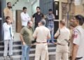 Delhi Crime: बुराड़ी में खौफनाक वारदात, युवती को गोली मारने के बाद युवक ने खुद को उड़ाया, आशंका