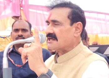 ‘एसपी साहब! मैं दोस्ती और दुश्मनी दोनों याद रखता हूं…’, नरोत्तम मिश्रा की मंच से खुली चेतावनी, दतिया पुलिस के एक्शन पर भड़के