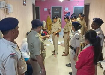 ‘मैं टाइम पास के लिए होटल आई थी…’ छापा पड़ा तो पुलिस से बोली युवती, लड़का बोला- मैं गर्लफ्रेंड से मिलने आया
