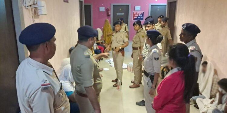 ‘मैं टाइम पास के लिए होटल आई थी…’ छापा पड़ा तो पुलिस से बोली युवती, लड़का बोला- मैं गर्लफ्रेंड से मिलने आया
