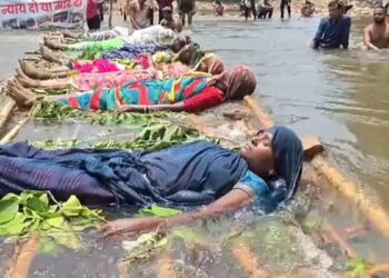 केन-बेतवा प्रोजेक्ट पर रार! 15 दिन से भूख हड़ताल पर बैठे विस्थापित; जल, चिता और फांसी सत्याग्रह से हड़कंप