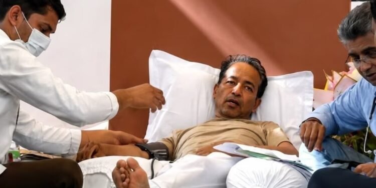 ‘सरकार का रवैया तानाशाही, लोकतंत्र कमजोर…’, सोनम वांगचुक को अस्पताल ले जाने पर भड़के कांग्रेस नेता