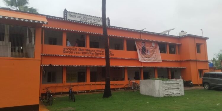 बिहार में 551 स्कूल भगवा रंग में रंगे जा रहे… विपक्ष के साथ-साथ JDU ने भी जताई चिंता