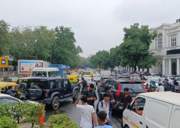 सावधान! दिल्ली के इन इलाकों में लगा भीषण जाम, घर से निकलने से पहले देख लें यह रूट