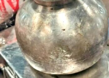 कचरे में चला गया 2 किलो चांदी का लोटा, सफाई मित्रों ने सैकड़ों टन मलबे से 24 घंटे में खोज निकाला